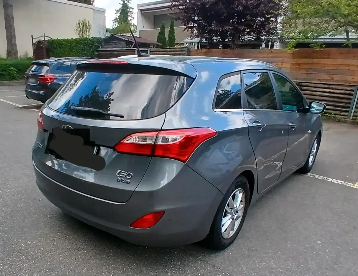 Gebraucht Hyundai i30 110 PS (80 kW) 2014 Grau Kombi