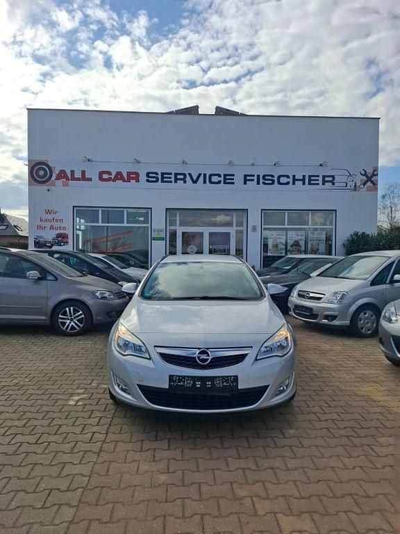 Gebraucht Opel Astra Design Edition 140 PS (102 kW) 2011 Silber Kombi