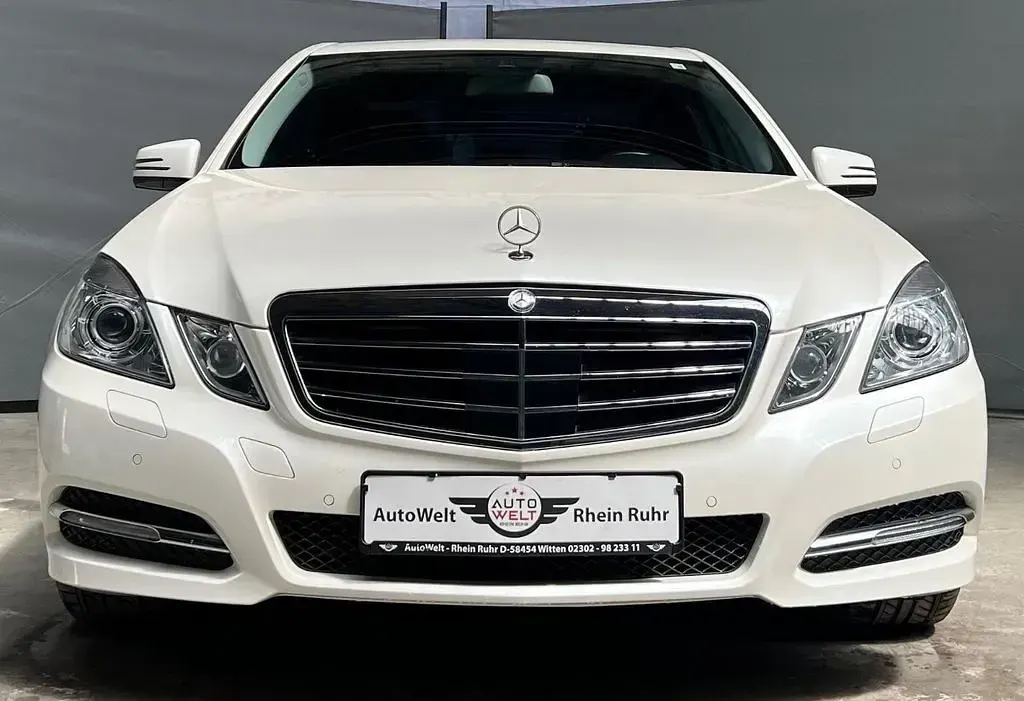 Gebraucht Mercedes E300 252 PS (185 kW) 2012 Weiß Limousine