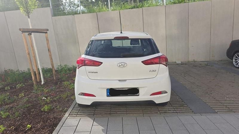 Weiß Gebraucht 2017 Hyundai i20 Active Kleinwagen | 9.200 € (Guter Preis) - Bild 1/4
