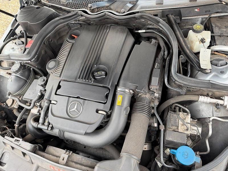 Gebraucht Mercedes C180 156 PS (114 kW) 2011 Silber Limousine