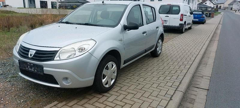 Gebraucht Dacia Sandero 75 PS (55 kW) 2010 Silber Limousine