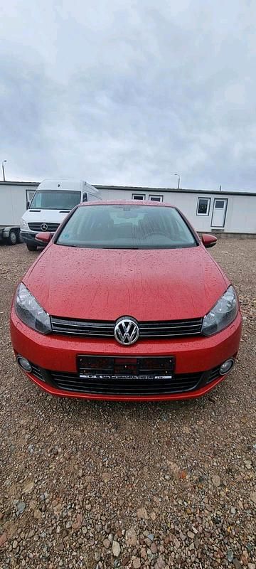 Rot Gebraucht 2010 VW Golf VI Team Kleinwagen | 4.500 € - Bild 1/4