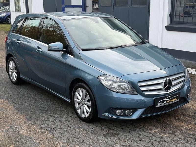 Blau Gebraucht 2012 Mercedes B200 Van / Kleinbus | 11.990 € (Fairer Preis) - Bild 1/4