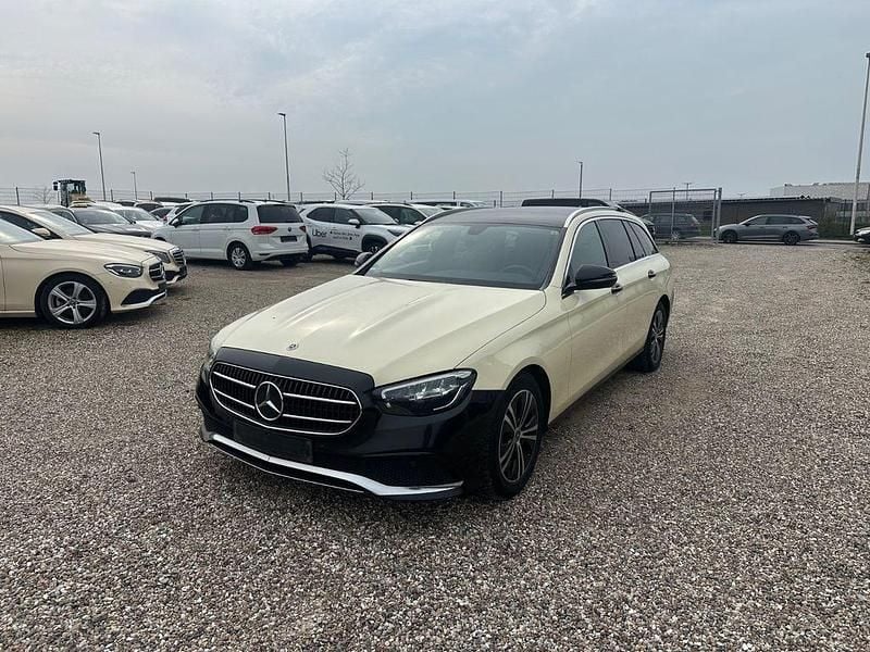 Gebraucht Mercedes E220 Avantgarde 200 PS (147 kW) 2022 Schwarz Limousine