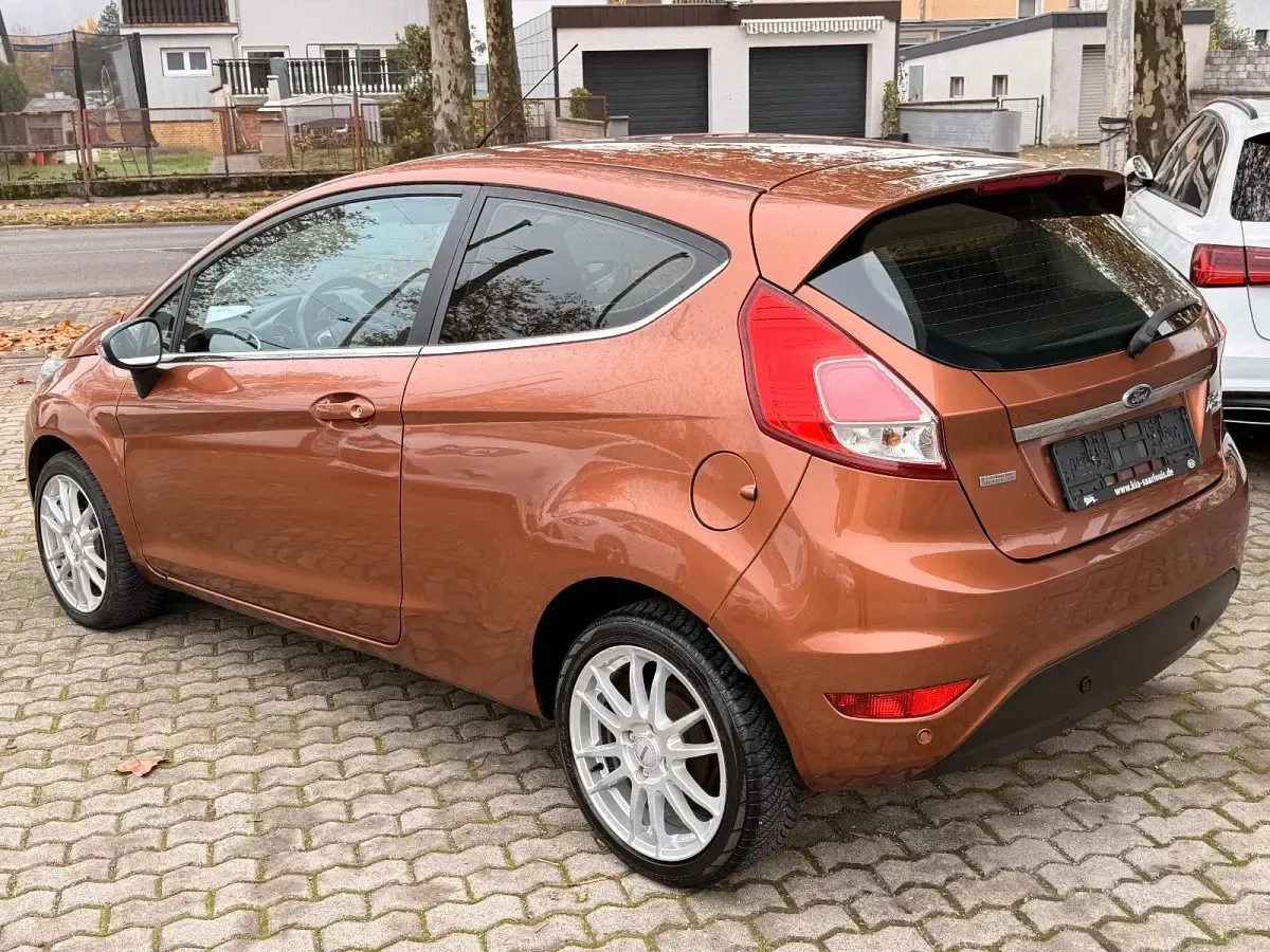 Gebraucht Ford Fiesta 101 PS (74 kW) 2013 Braun Limousine