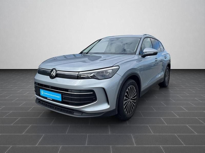 Oyster silver metallic (metallic) Gebraucht 2025 VW Tiguan Life SUV | 33.980 € (Guter Preis) - Bild 1/4