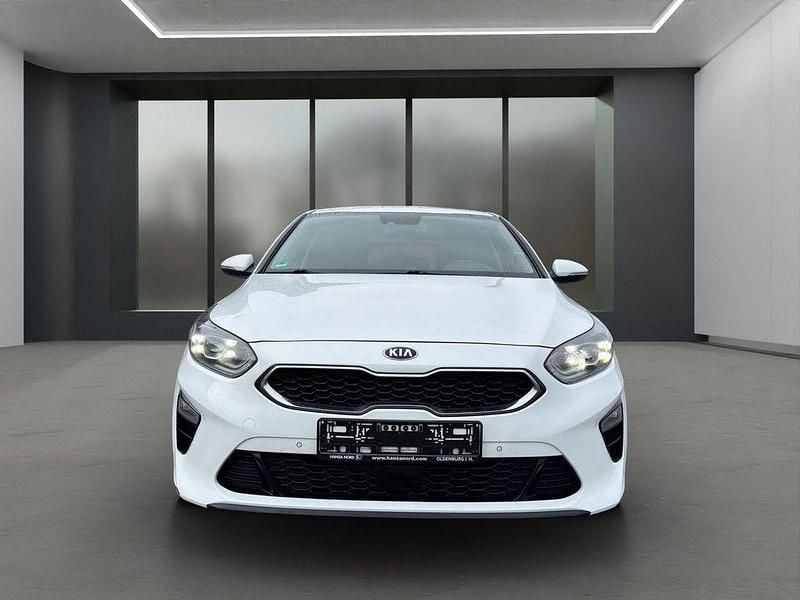 Używany Kia Ceed Spirit 140 KM (102 kW) 2018 Biały Hatchback