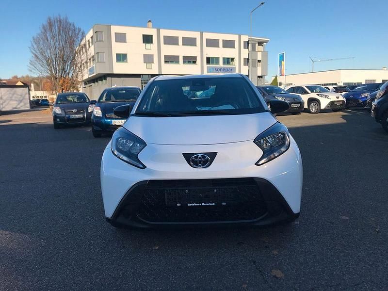 Neu Toyota Aygo X Business Edition 72 PS (52 kW) 2025 Weiß SUV