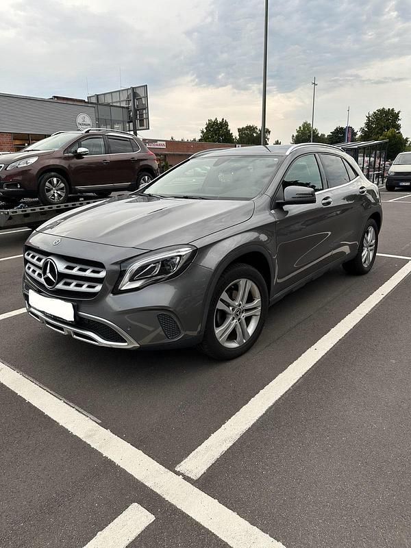 Grau Gebraucht 2019 Mercedes GLA220 SUV | 19.990 € (Guter Preis) - Bild 1/4