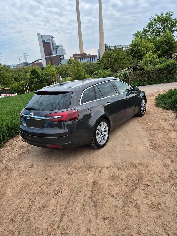 Grau Gebraucht 2016 Opel Insignia Kombi | 6.650 € (Fairer Preis) - Bild 1/4