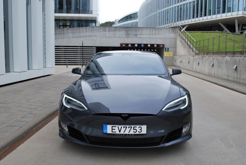 Grau Gebraucht 2020 Tesla Model S Long Range Limousine | 25.900 € - Bild 1/4