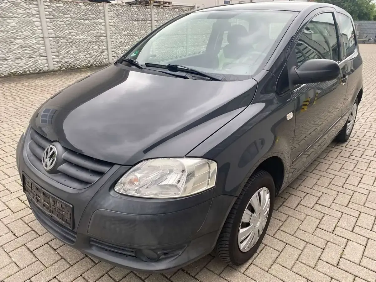 Gebraucht VW Fox Basis 54 PS (39 kW) 2010 Grau Kleinwagen