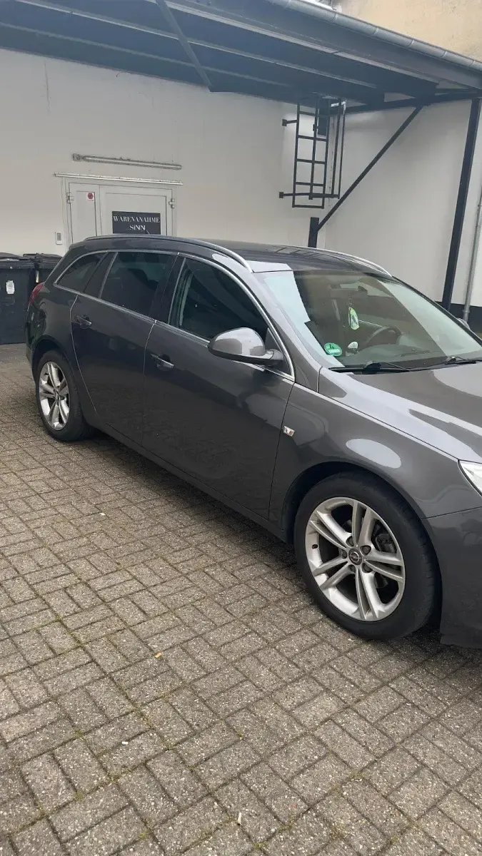 Gebraucht Opel Insignia 140 PS (102 kW) 2010 Grau Kombi