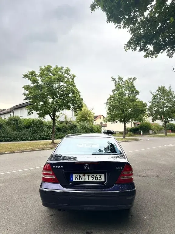 Gebraucht Mercedes C220 Avantgarde 143 PS (105 kW) 2002 Violet Limousine