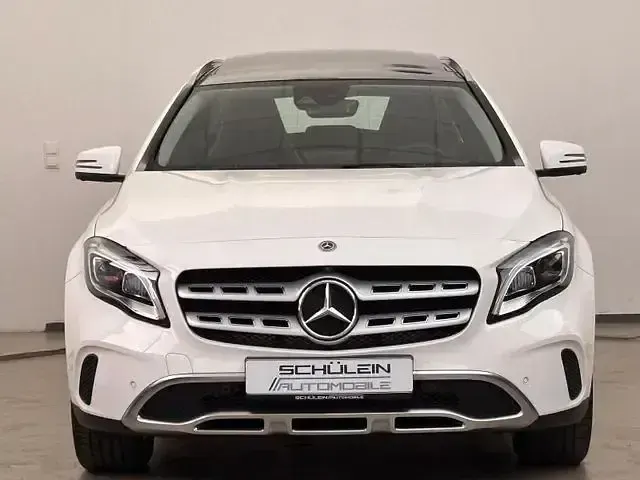 Gebraucht Mercedes GLA180 122 PS (89 kW) 2019 Polarweiss SUV