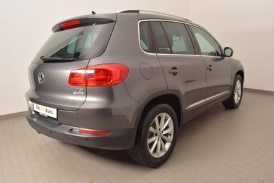 Gebraucht VW Tiguan LOUNGE 150 PS (110 kW) 2015 Grau metallic SUV