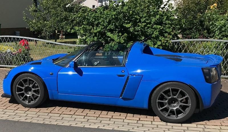 Blau Gebraucht 2003 Opel Speedster Cabrio | 27.900 € - Bild 1/3