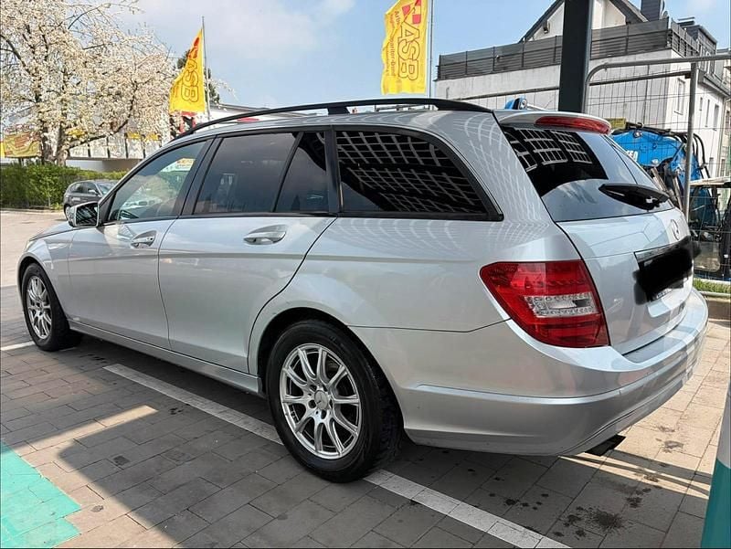 Gebraucht Mercedes C200 136 PS (100 kW) 2012 Silber Limousine