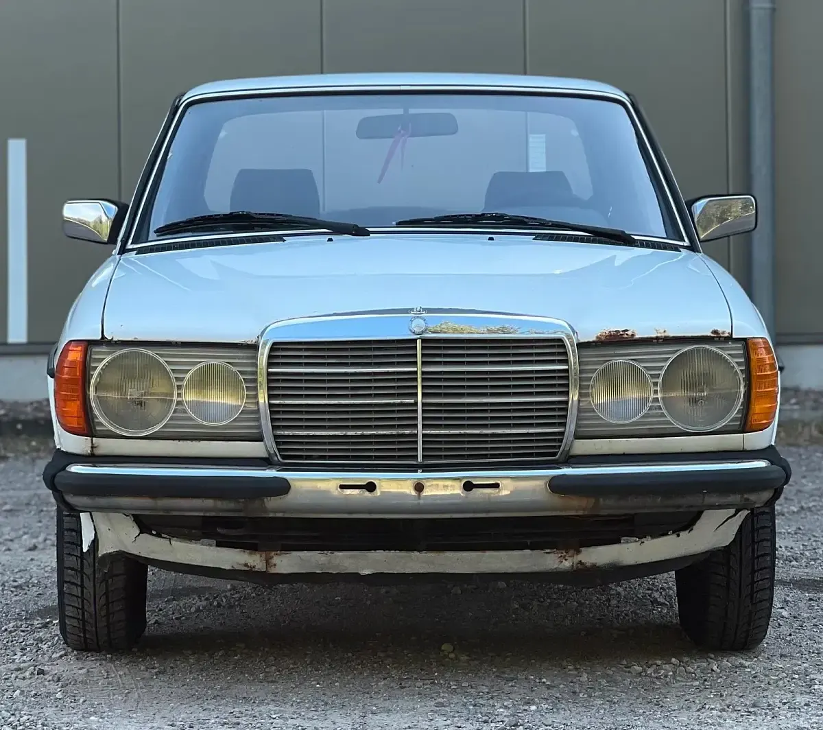 Gebraucht Mercedes 200 109 PS (80 kW) 1981 Weiß Limousine