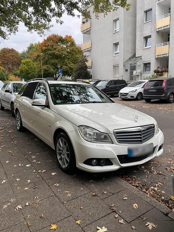 Gebraucht Mercedes C180 117 PS (86 kW) 2012 Weiß Kombi