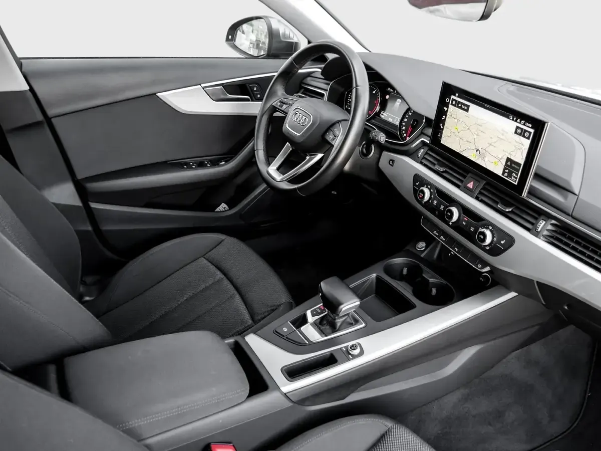 Gebraucht Audi A4 Competition 163 PS (119 kW) 2022 Grau Kombi