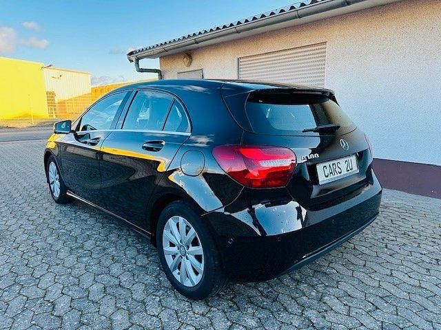 Gebraucht Mercedes A180 122 PS (89 kW) 2016 Schwarz Limousine