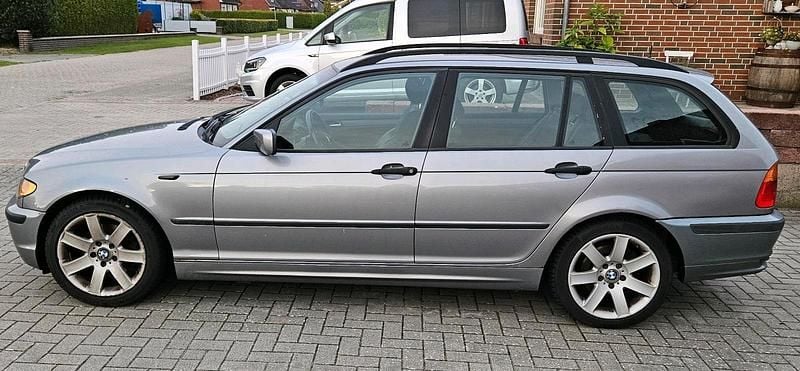 Silber Gebraucht 2004 BMW 320 Kombi | 2.999 € - Bild 1/4