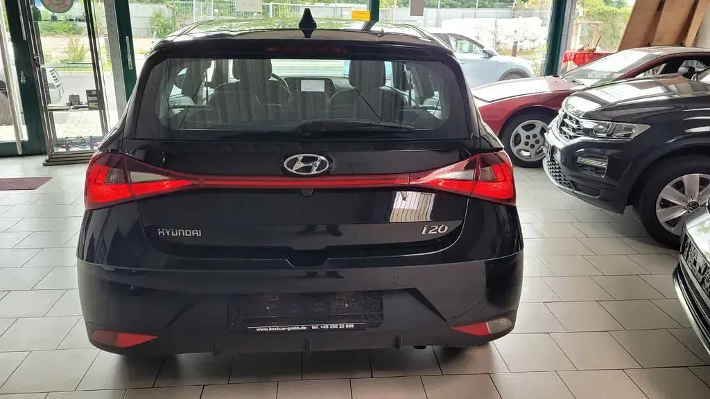 Gebraucht Hyundai i20 101 PS (74 kW) 2024 Schwarz Kleinwagen