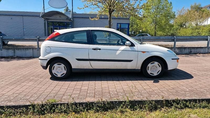 Usado Ford Focus 75 HP (55 kW) 2000 Branco Coupé