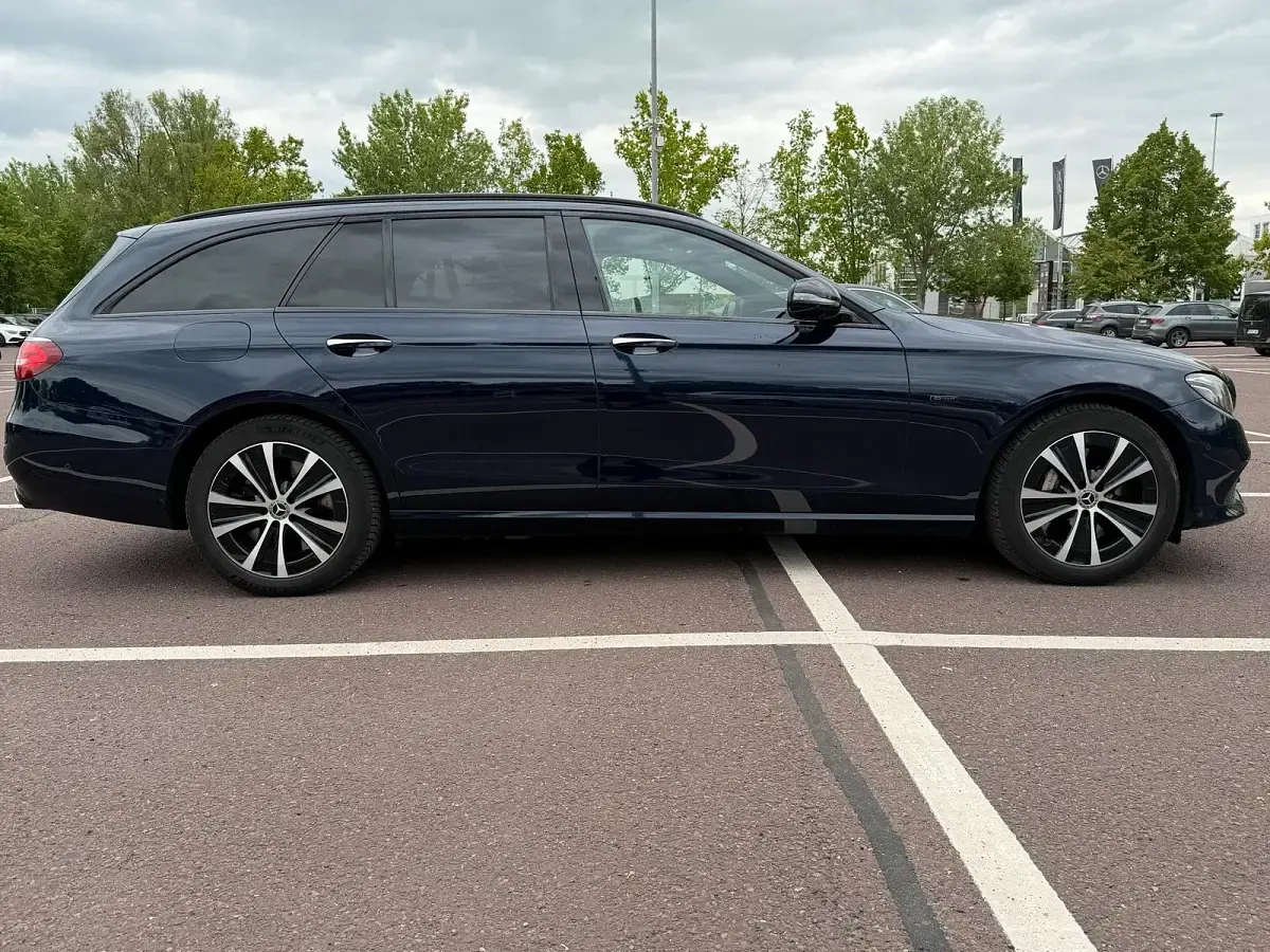 Gebraucht Mercedes E300 306 PS (225 kW) 2019 Blau Kombi