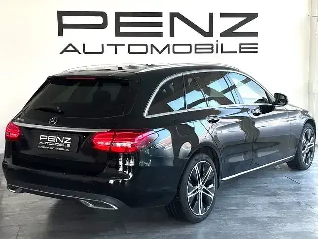 Gebraucht Mercedes C300e 306 PS (225 kW) 2021 Schwarz Limousine