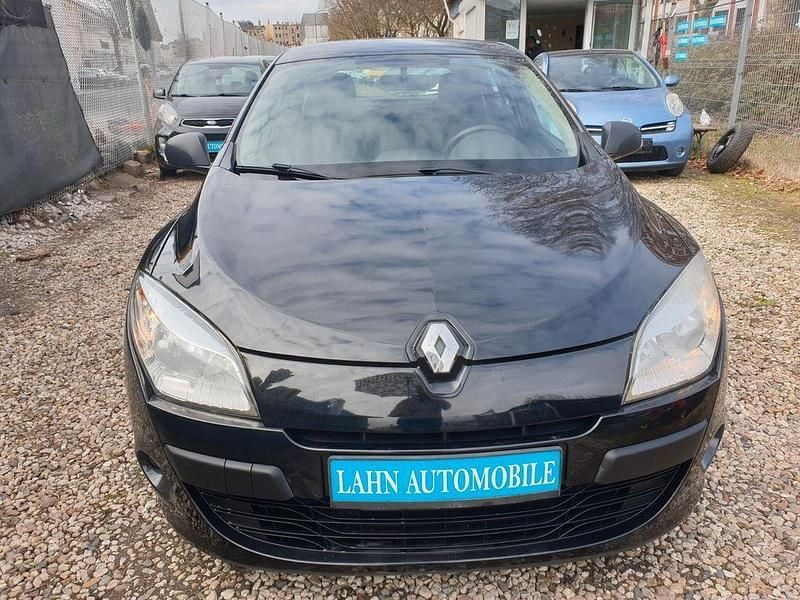 Gebraucht Renault Mégane 101 PS (74 kW) 2011 Schwarz Limousine