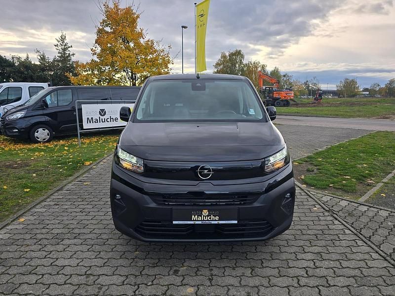 Neu Opel Combo 131 PS (96 kW) 2025 Lackierung schwarz perla nera/typ aussenverkleidung metalliclackierung Limousine