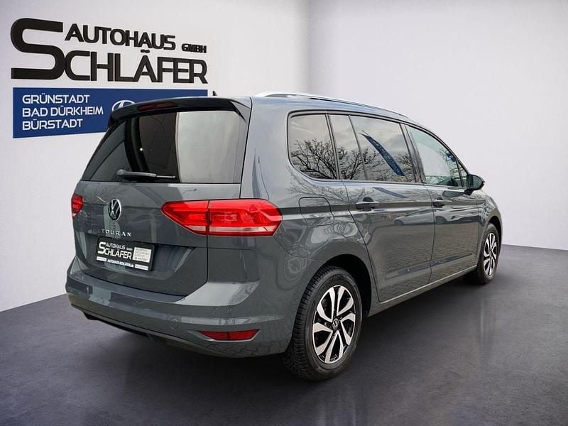 Gebraucht VW Touran Active 122 PS (89 kW) 2022 Delfingrau metallic Van / Kleinbus