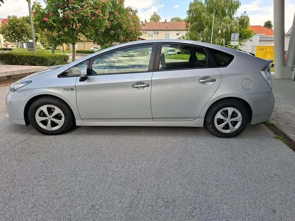 Gebraucht Toyota Prius Life 136 PS (100 kW) 2013 Grau Limousine