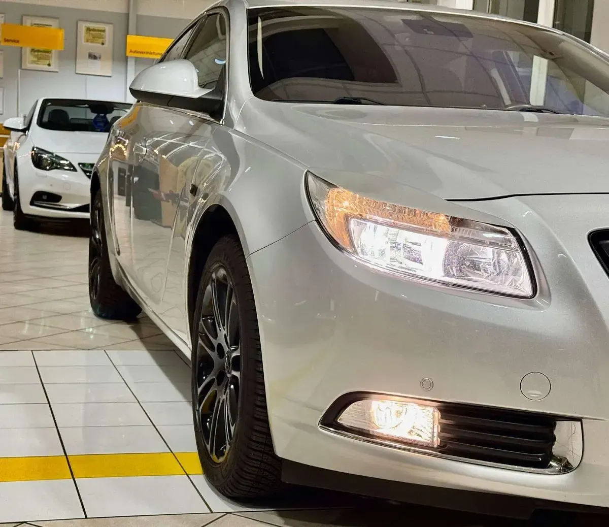 Gebraucht Opel Insignia Edition 140 PS (102 kW) 2008 Argon silber/ice silver (m2) Limousine