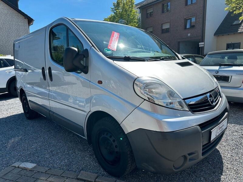 Silber Gebraucht 2011 Opel Vivaro Van | 7.650 € (Fairer Preis) - Bild 1/4