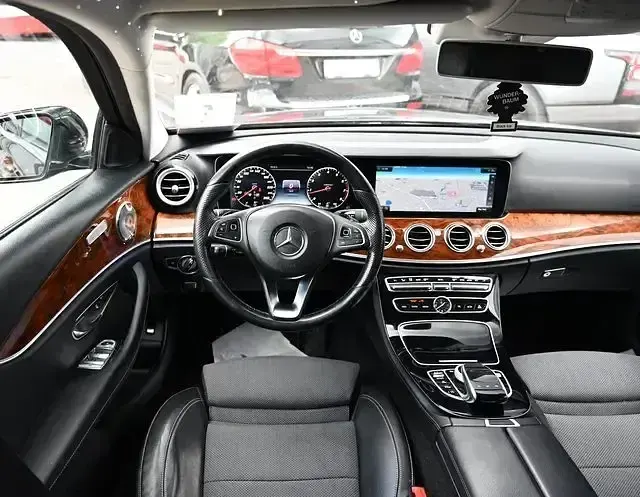 Gebraucht Mercedes E200 184 PS (135 kW) 2017 Schwarz Limousine