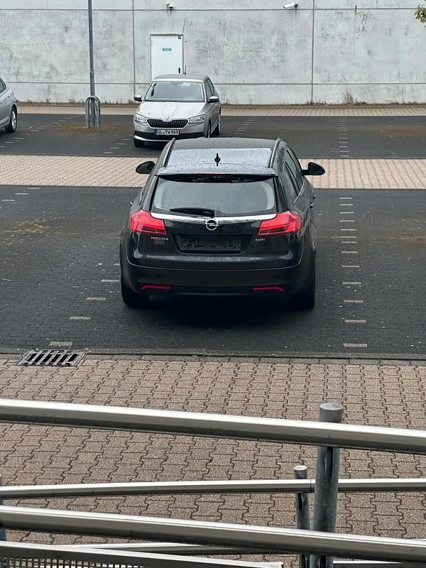 Schwarz Gebraucht 2010 Opel Insignia Kombi | 2.000 € (Superpreis) - Bild 1/4