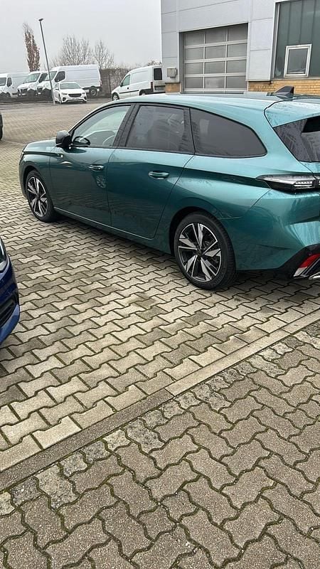 Blau Gebraucht 2022 Peugeot 308 SW Kombi | 20.500 € - Bild 1/4