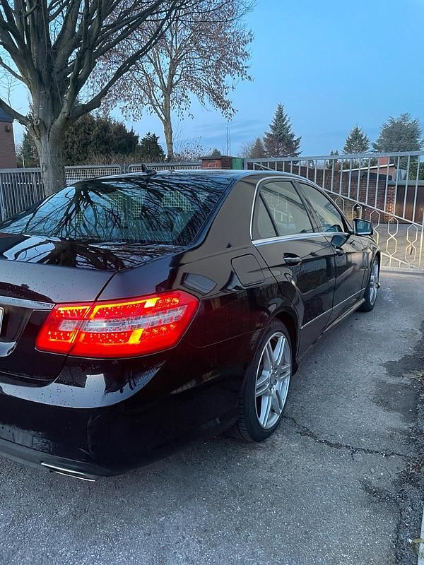 Gebraucht Mercedes E300 AMG 204 PS (150 kW) 2013 Schwarz Limousine