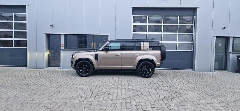 Neu Land Rover Defender 635 PS (467 kW) 2026 Gold SUV