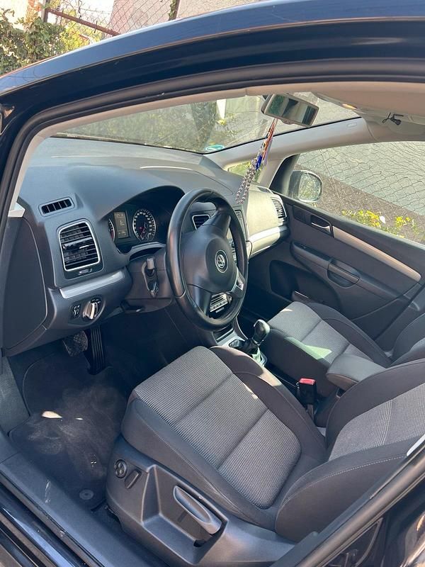 Gebraucht VW Sharan 140 PS (102 kW) 2012 Schwarz Van / Kleinbus
