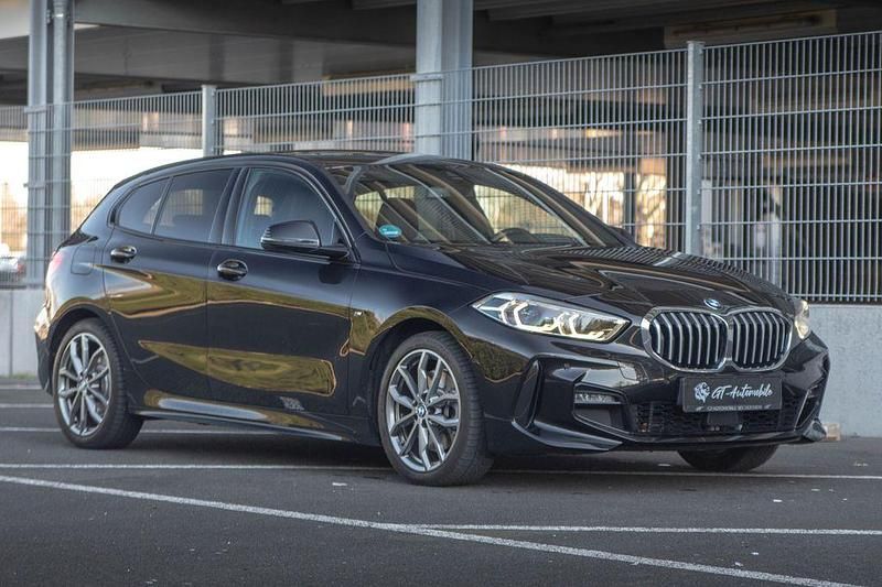 Schwarz Gebraucht 2023 BMW 120 M Sport Kleinwagen | 29.600 € (Fairer Preis) - Bild 1/4