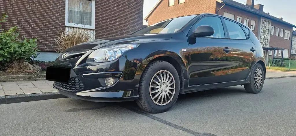 Gebraucht Hyundai i30 90 PS (66 kW) 2013 Schwarz Limousine