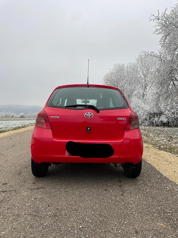 Gebraucht Toyota Yaris 69 PS (50 kW) 2008 Rot Kleinwagen