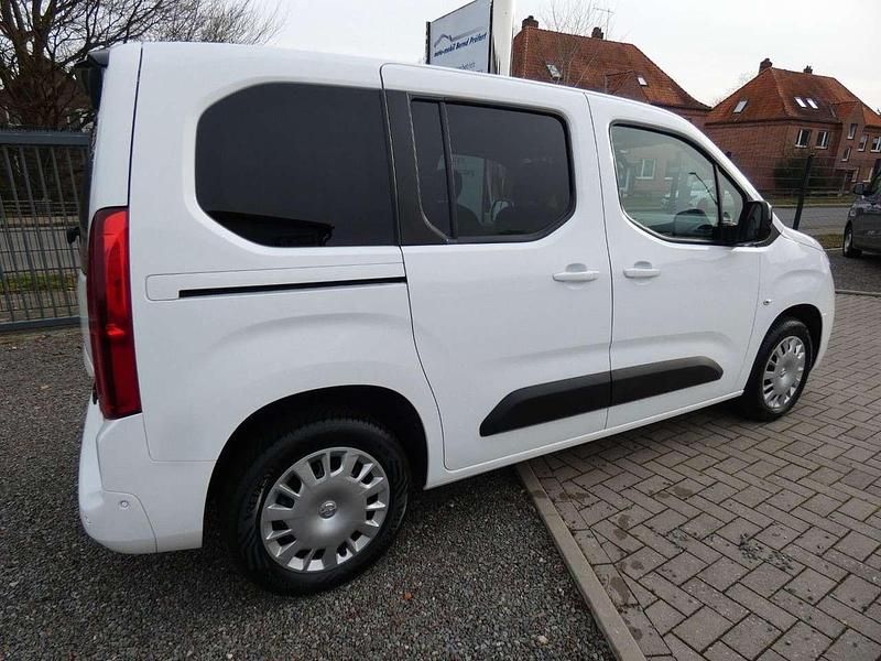 Gebraucht Opel Combo Life Elegance 131 PS (96 kW) 2022 White jade Kombi