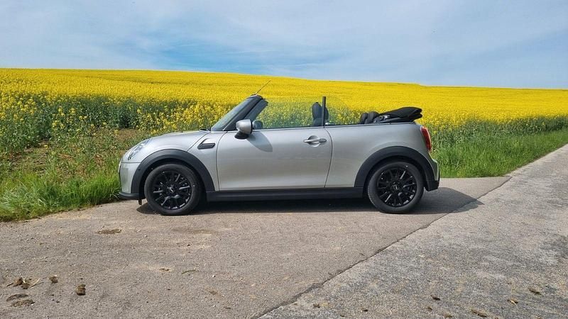 Silber Gebraucht 2023 Mini Cooper Kleinwagen | 24.400 € (Fairer Preis) - Bild 1/4