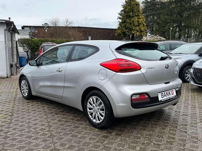 Gebraucht Kia Ceed 135 PS (99 kW) 2013 (9s) machine silver Kleinwagen